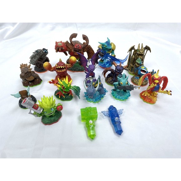 Skylanders Lot Set of 15 Figures Traps Crystals Spyros Canon Boots Eruptor - Picture 1 of 4